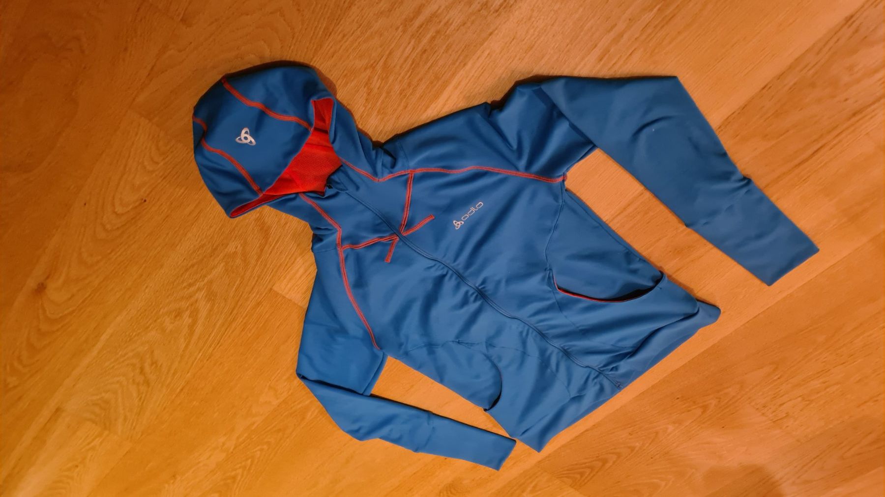 Odlo Jacken: Odlo Sport Outdoor Midlayer Softshell Trainer Jacke/ Lady S – Gebraucht aus Winterthur von stufaphi 5