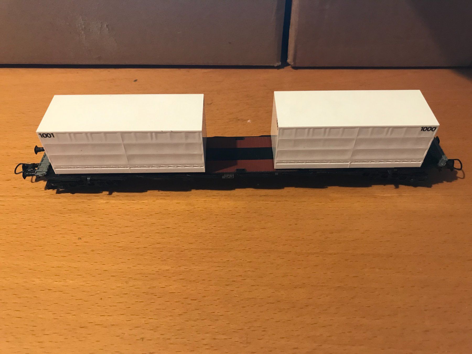 Roco Modelleisenbahnen: Roco ÖBB Rungenwagen + 2x Pritschen Container – Gebraucht aus Luzern von mey_s13