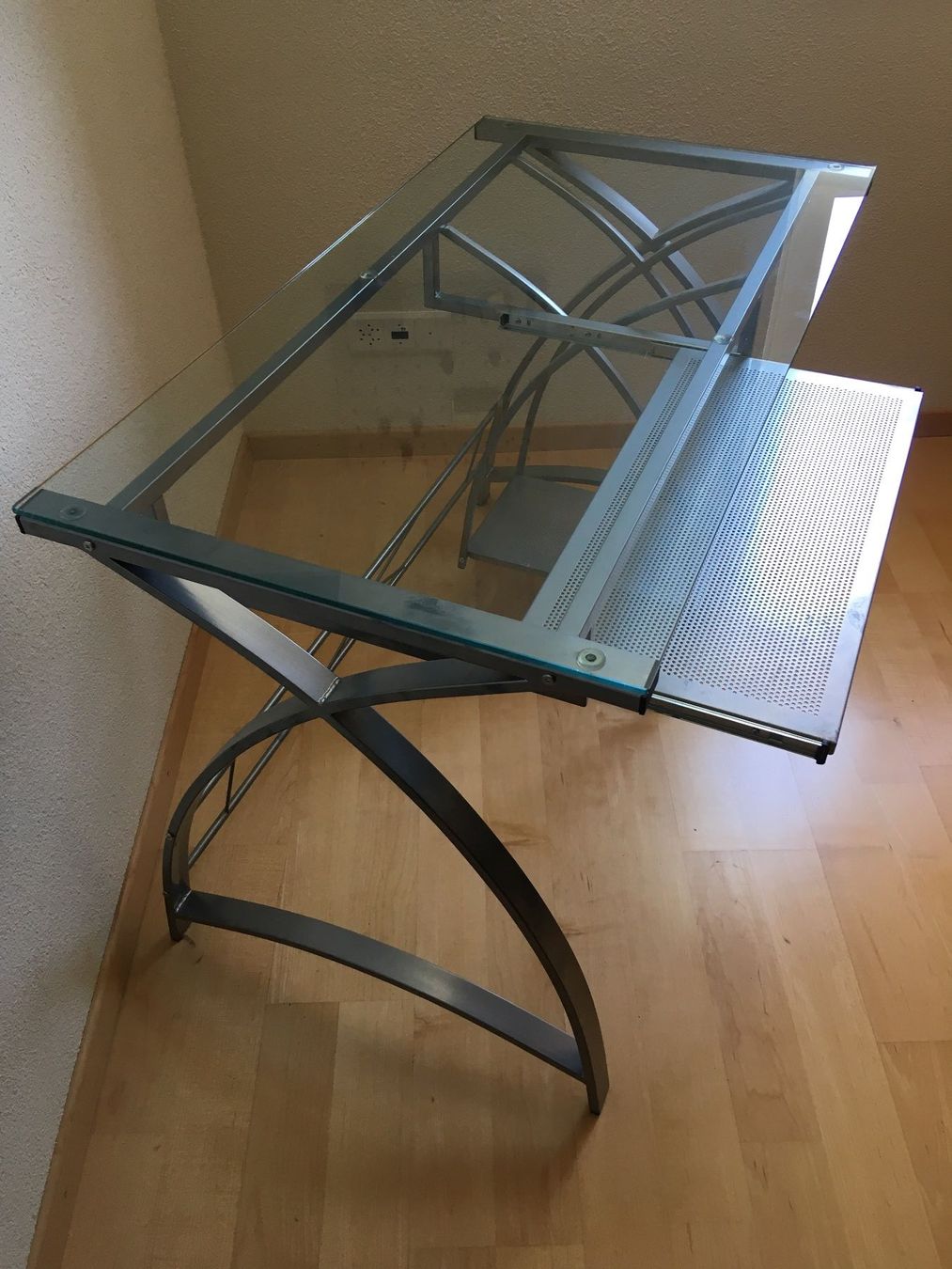 Schreibtische: Glas Computertisch – Gebraucht aus Niederhasli von ercp4 2