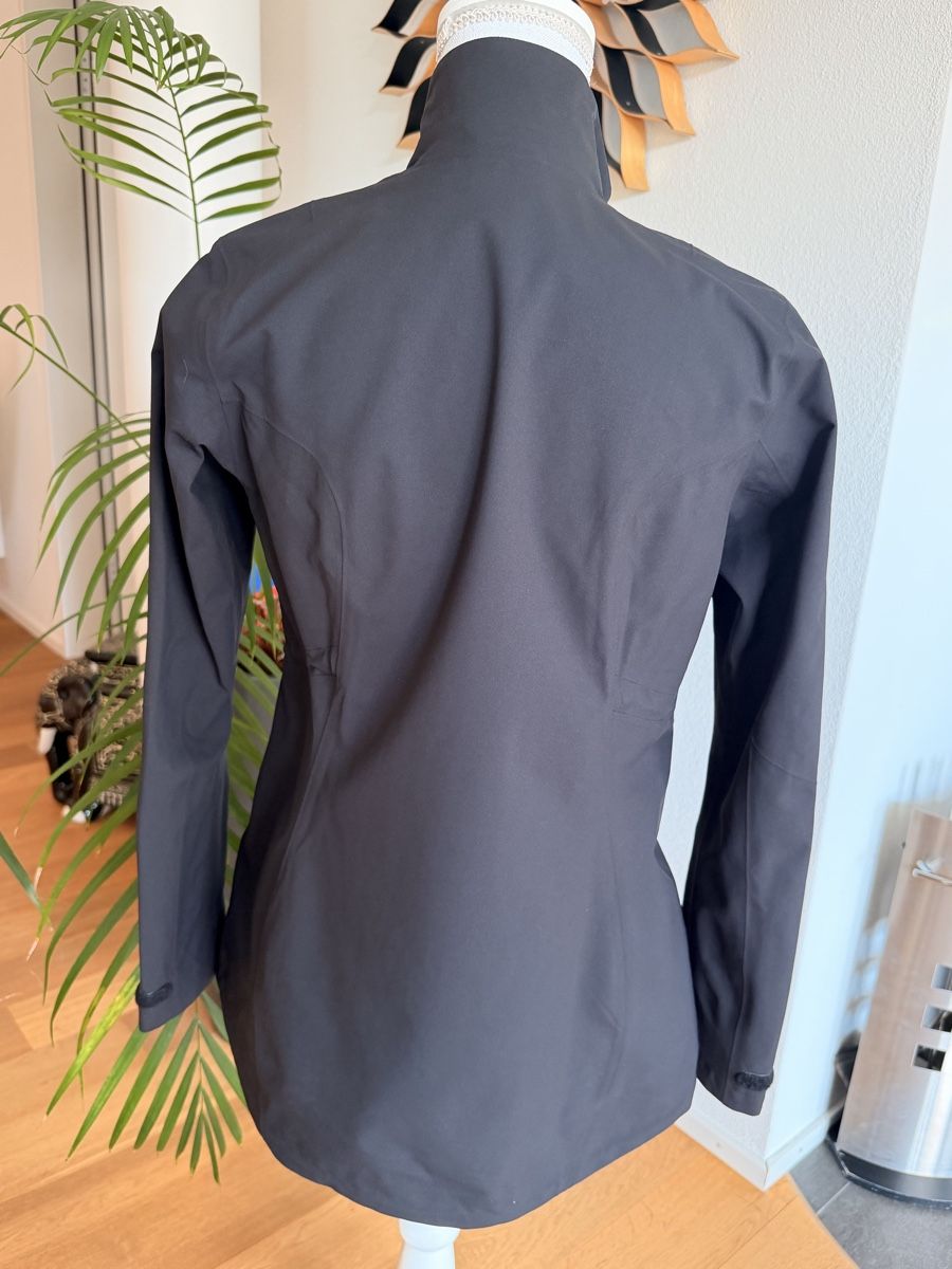 Peak Performance Giacche: Peak Performance Damen Shelljacke, neu mit Etikette, Gr. S – Nuovo e nell'imballaggio originale da Vaduz venduto da hamburg1106 1