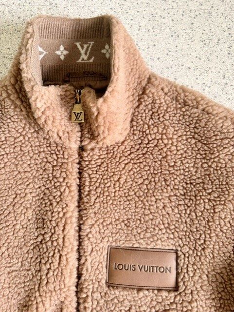 Louis Vuitton Giacche: Louis Vuitton Leather Patch Fleece Blouson - Braun – Nuovo (secondo la descrizione) da Dübendorf venduto da kerstinbrisbane 5