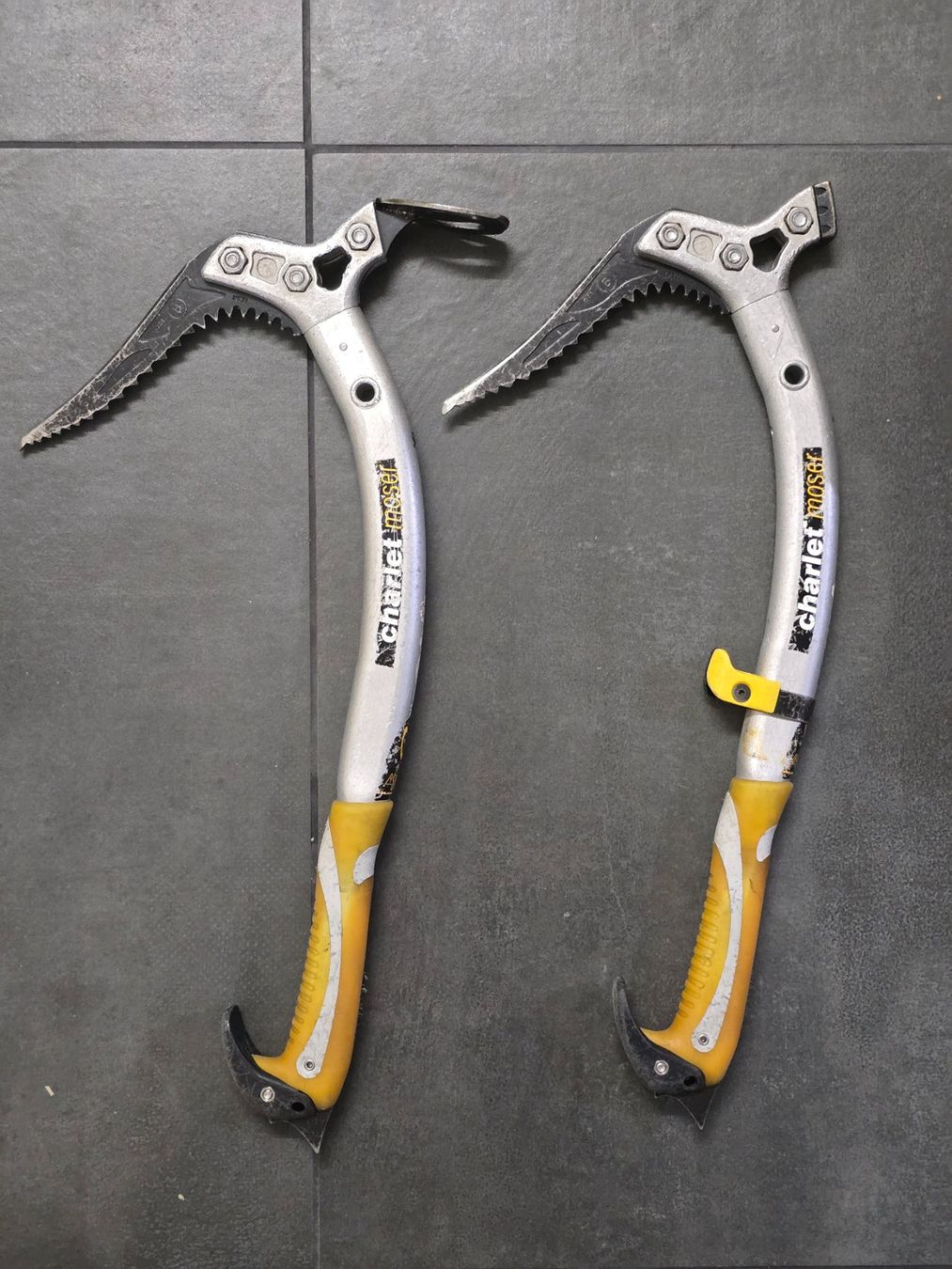 Kletterausrüstungen: 2 Charlet Moser Eispickel für Eisklettern/Hochtouren – Gebraucht aus Olten von generation_red01 1