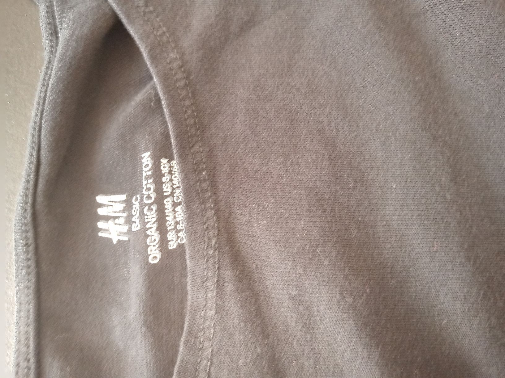 H&M T-Shirts: H&M Basic Organic Cotton Shirt, Gr. 134/140 gebraucht – Gebraucht aus Rehetobel von Modi98 1