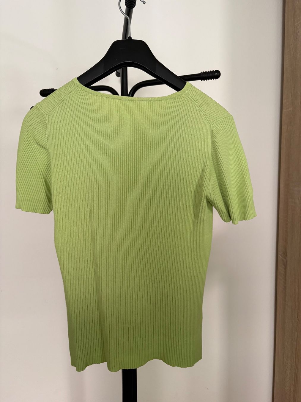 Lotti di vestiti: Jacke und T-Shirt – Usato da Zürich venduto da luc_2t2q 5