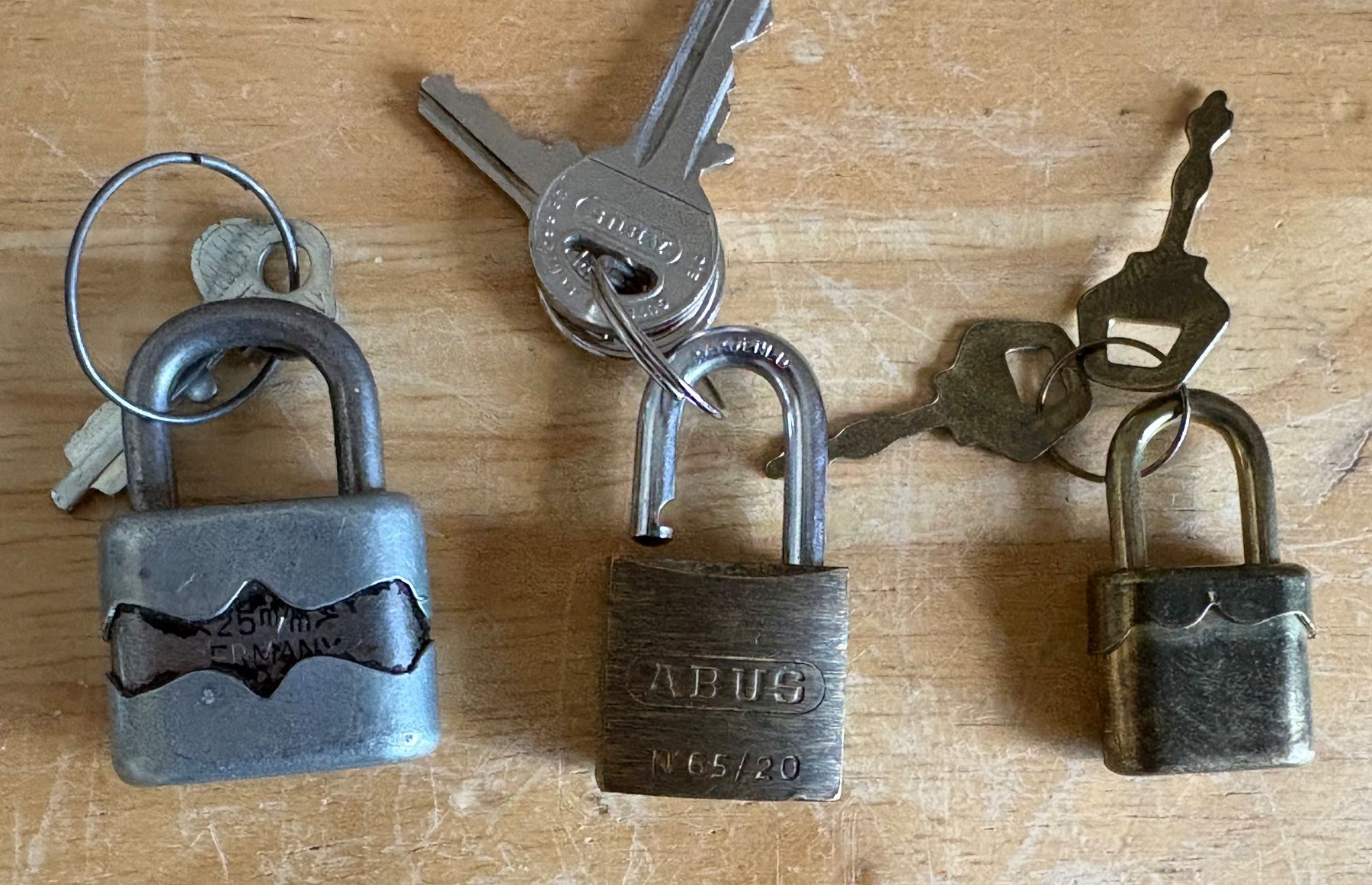 Cadenas: Vorhängeschloss Set diverse Marken gebraucht</div> – D'occasion à Frick par Rukki 3