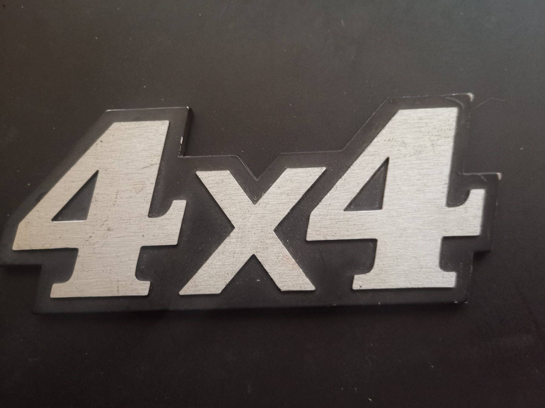 Schilder: 4x4 Alu Emblem Schriftzug – Gebraucht aus Escholzmatt von Lagano