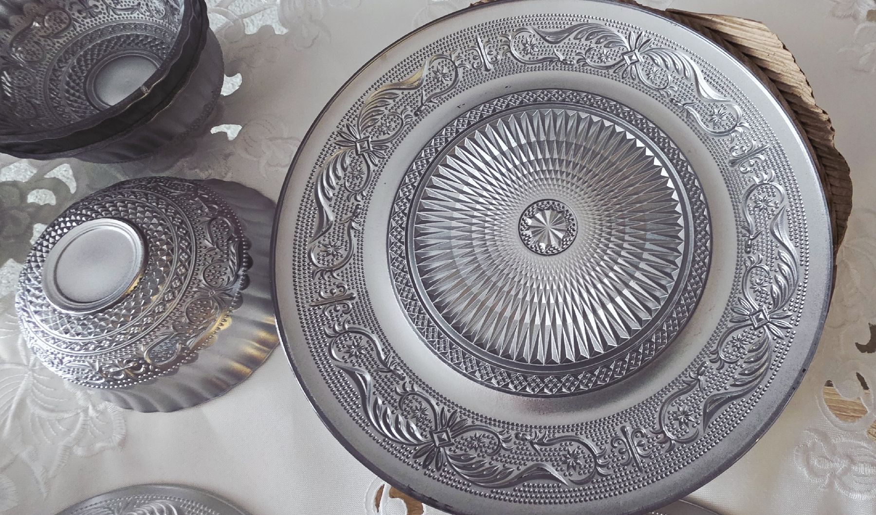 Set di piatti: Silbernes Glasgeschirrset – Nuovo (secondo la descrizione) da St. Pantaleon venduto da dor_5yzm 1