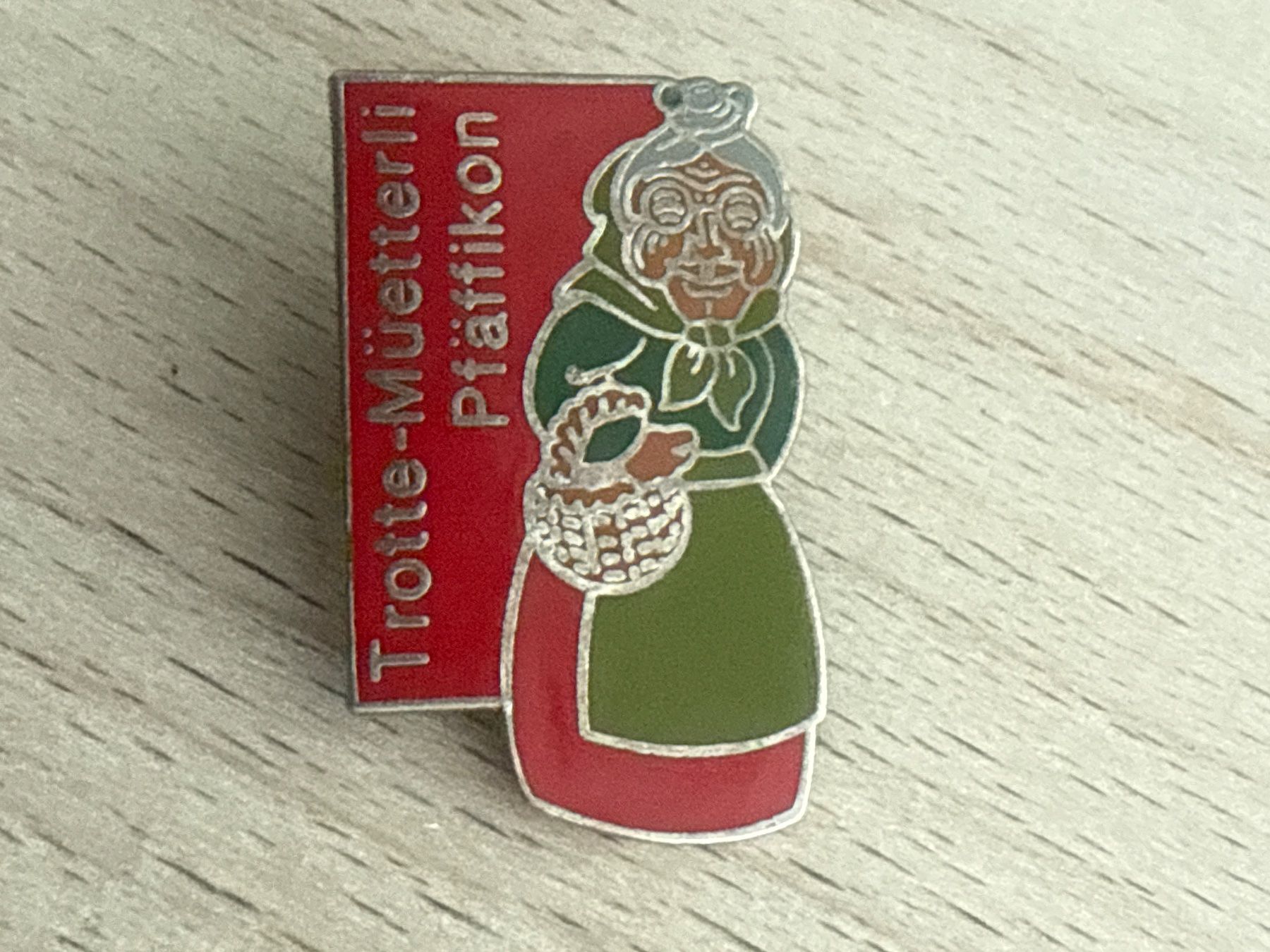 Placchette & Badge: Pin Trotte-Müetterli Pfäffikon – Usato da Glattbrugg venduto da Schweigmatt