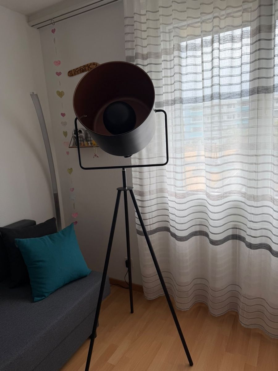 Lampade: Stehlampe Studio Look mit Stativ schwarz kupferfarben – Usato da Belp venduto da sel_72fl