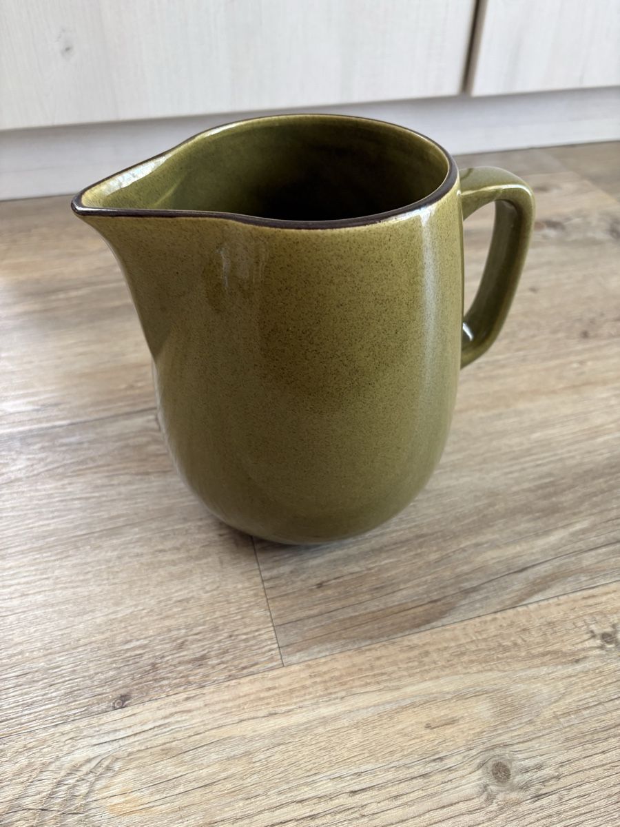 Rössler Caraffe: Pot - Pichet - Krug Rössler - olivgrün 2L – Usato da Zweisimmen venduto da Domii 1
