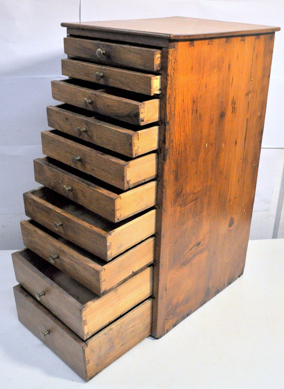 Cassettiere: Ancienne layette d'horloger – Usato da Neuchâtel venduto da Neuchatel 1