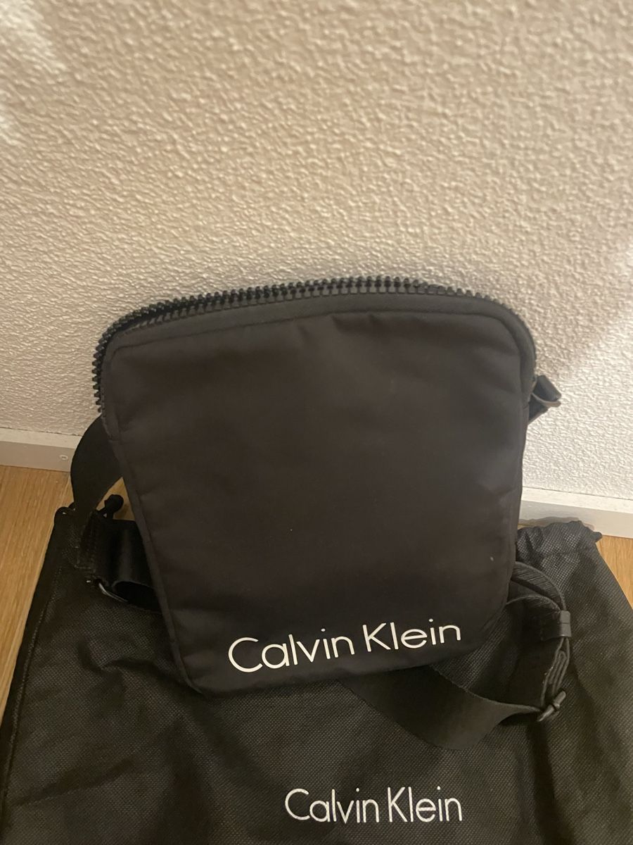 Calvin Klein Borse: Umhängetasche  – Usato da Ebikon venduto da van_qg5n