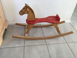 Alte Schaukel Pferd aus Holz.