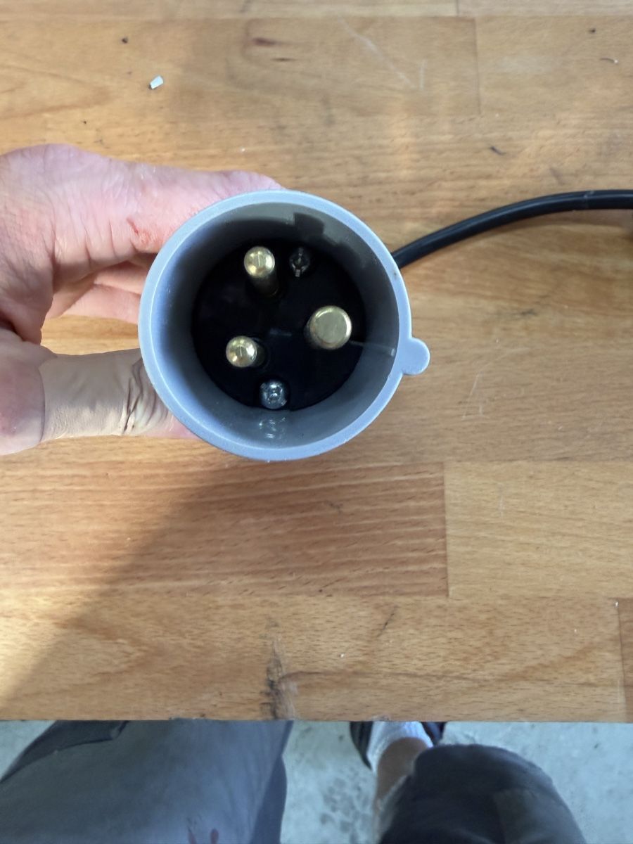 Lecteurs & Adaptateurs: Adapter Steckdose CEE auf Schuko guter Zustand – D'occasion à Beckenried par chef3945 1