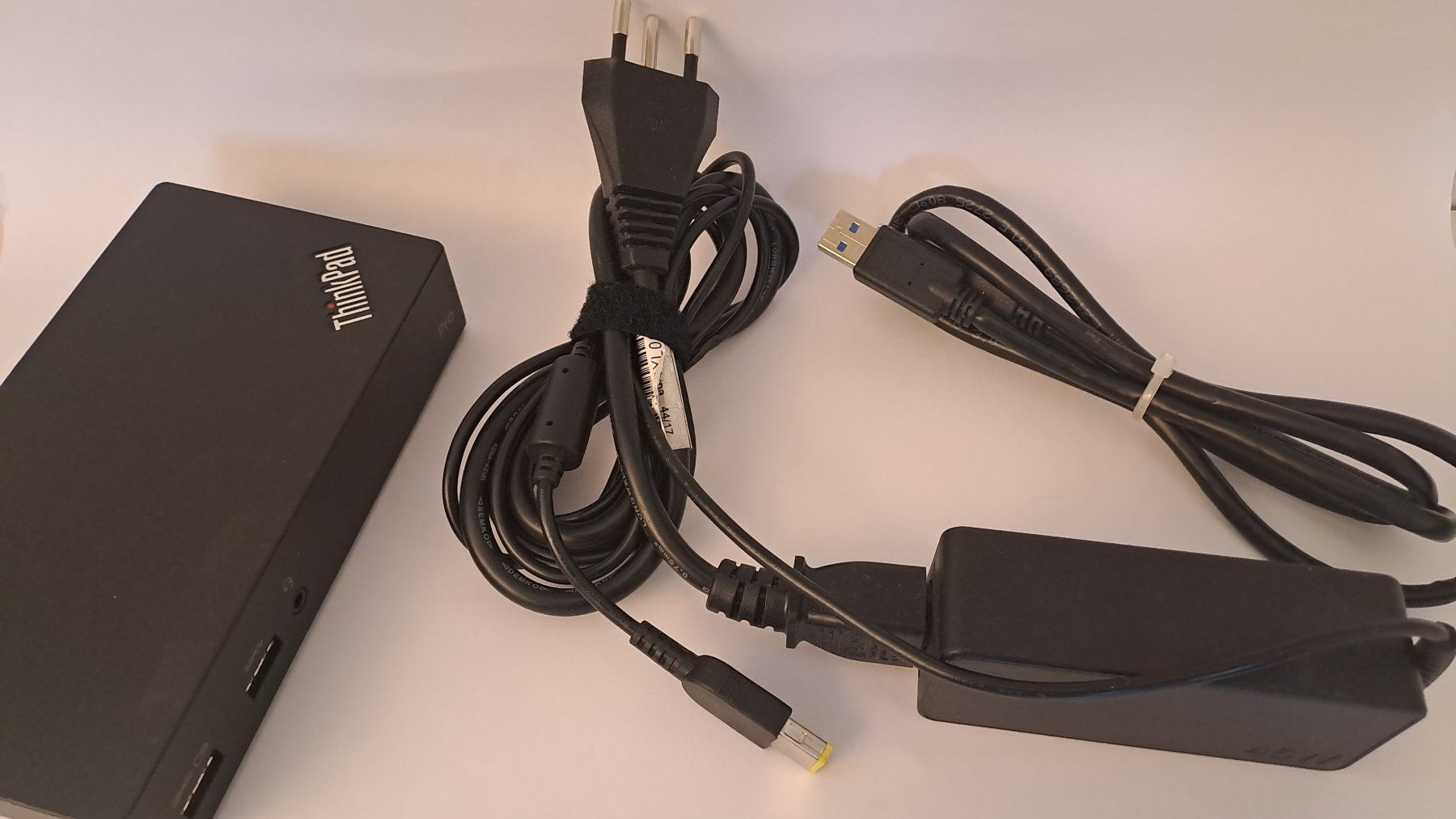 Lenovo Docking station: Lenovo ThinkPad USB 3.0 Pro Dock (Typ 40A7) – D'occasion à Thielle par urs_8lzn 1
