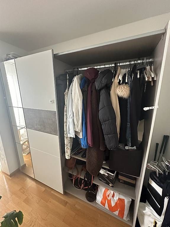 Armoires: Schiebetürenschrank mit Spiegel – D'occasion à Rheinfelden par saandr0 2