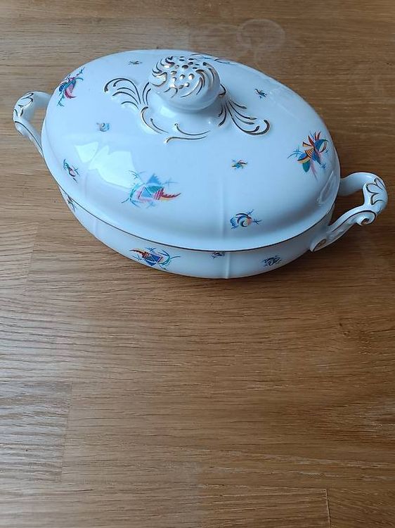 Coupes: Elegante Suppenschüssel mit Deckel - feines Porzellan mit Go – D'occasion à Gams par celinedumonde