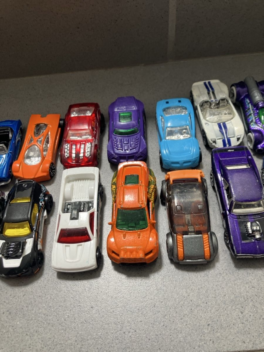 Hot Wheels Giocattoli: HotWheels,Matchbox etc.Autos 32 Stk. – Usato da Rüdlingen venduto da Schnoegli2007 2