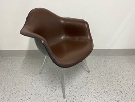 Eames Fiberglas Armchair LAX Miller Double Summit, dark tone