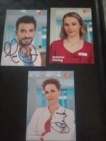 Bettys Diagnose - 3 Handsignierte Autogrammkarte - Set