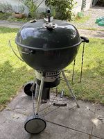 Weber Grill sucht neues Zuhause