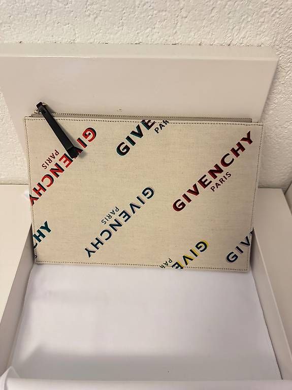 Givenchy Borse da donna: Givenchy rainbow logo print clutch FULLSET – Usato da Aristau venduto da Evelinik 1