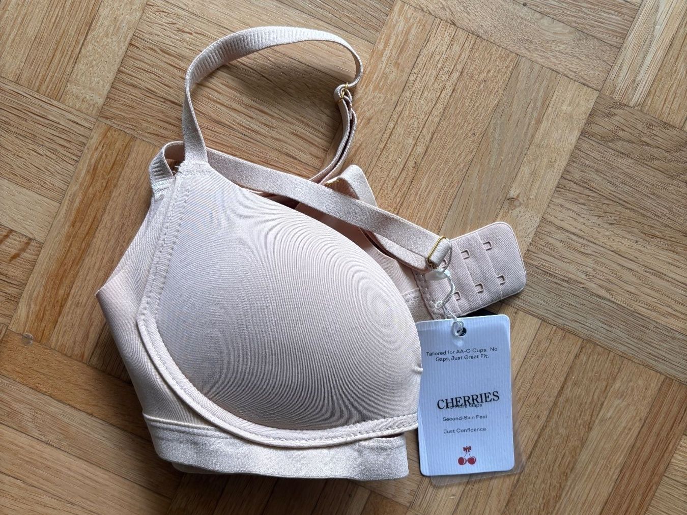 Altra biancheria intima: Cherries BH 32 AA Beige – Nuovo (secondo la descrizione) da Bern venduto da West73 1