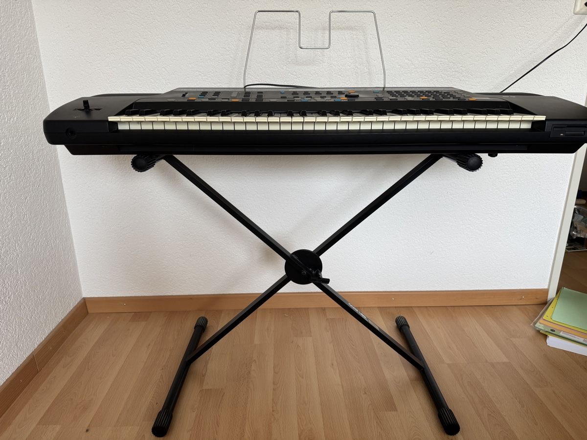 Roland Instruments de musique: Roland E-86 Intelligent Synthesizer – D'occasion à Bellmund par Nicooo03 2