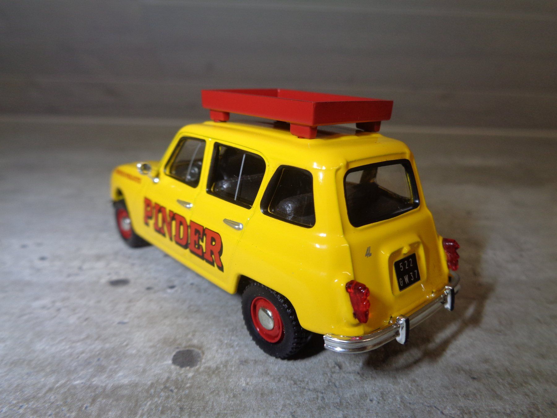 Renault Modellini d'auto: Altaya 1:43 Cirque Pinder Renault 4 L – Nuovo (secondo la descrizione) da Reconvilier venduto da rallycar 4