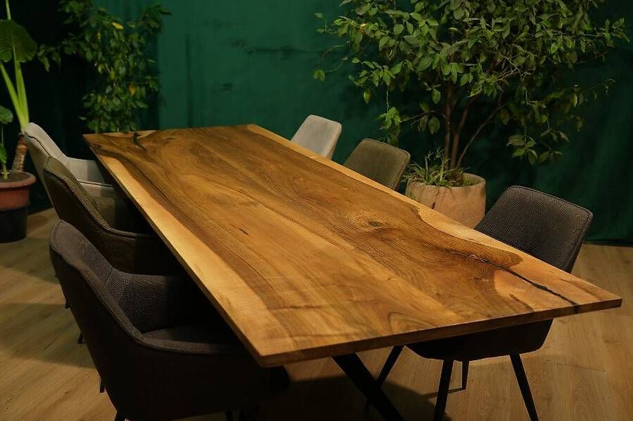 Tavoli: Schweizer Nussbaumtisch - mit Schweizer Kante – Usato da Walchwil venduto da Swissdesign_Haag 1