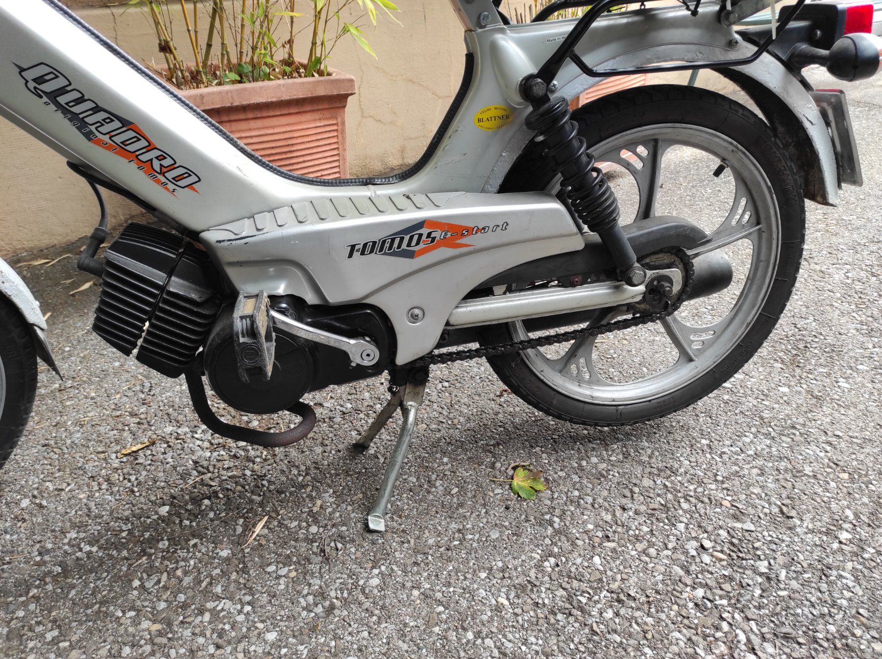 Mofas: Mofa tomos quadro e-start,mit Ausweis, fahrbar.. – Defekt aus Wädenswil von Patriots 4