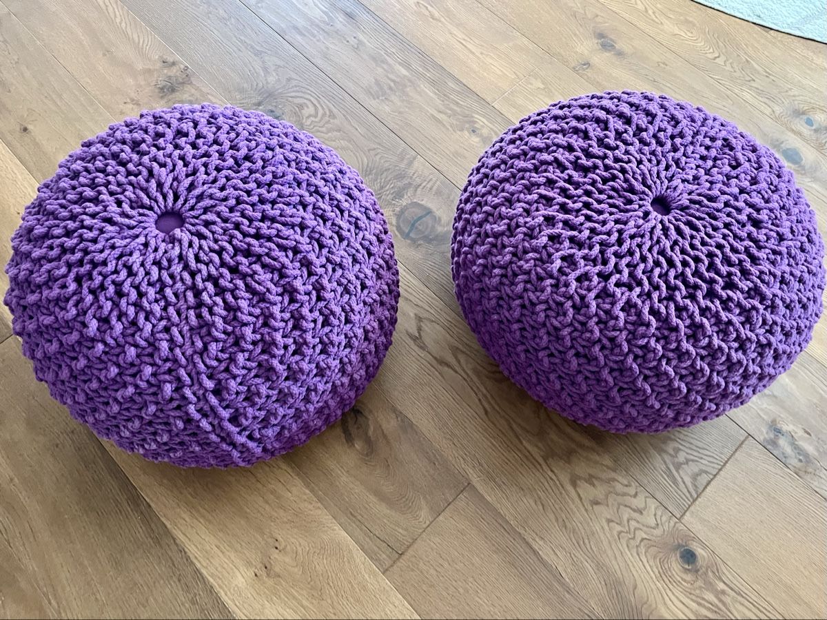 Micasa Hocker: Schöner Puff / Sitzhocker 2, violett in robustem Strick Look – Gebraucht aus Flawil von Maus21 1