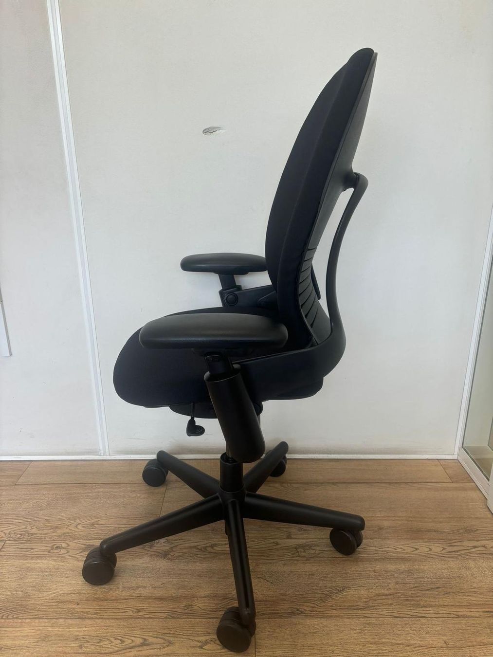 Steelcase Sedie: Refurbished Steelcase Leap Schwarz – Usato da Purmerend venduto da Offeco 2