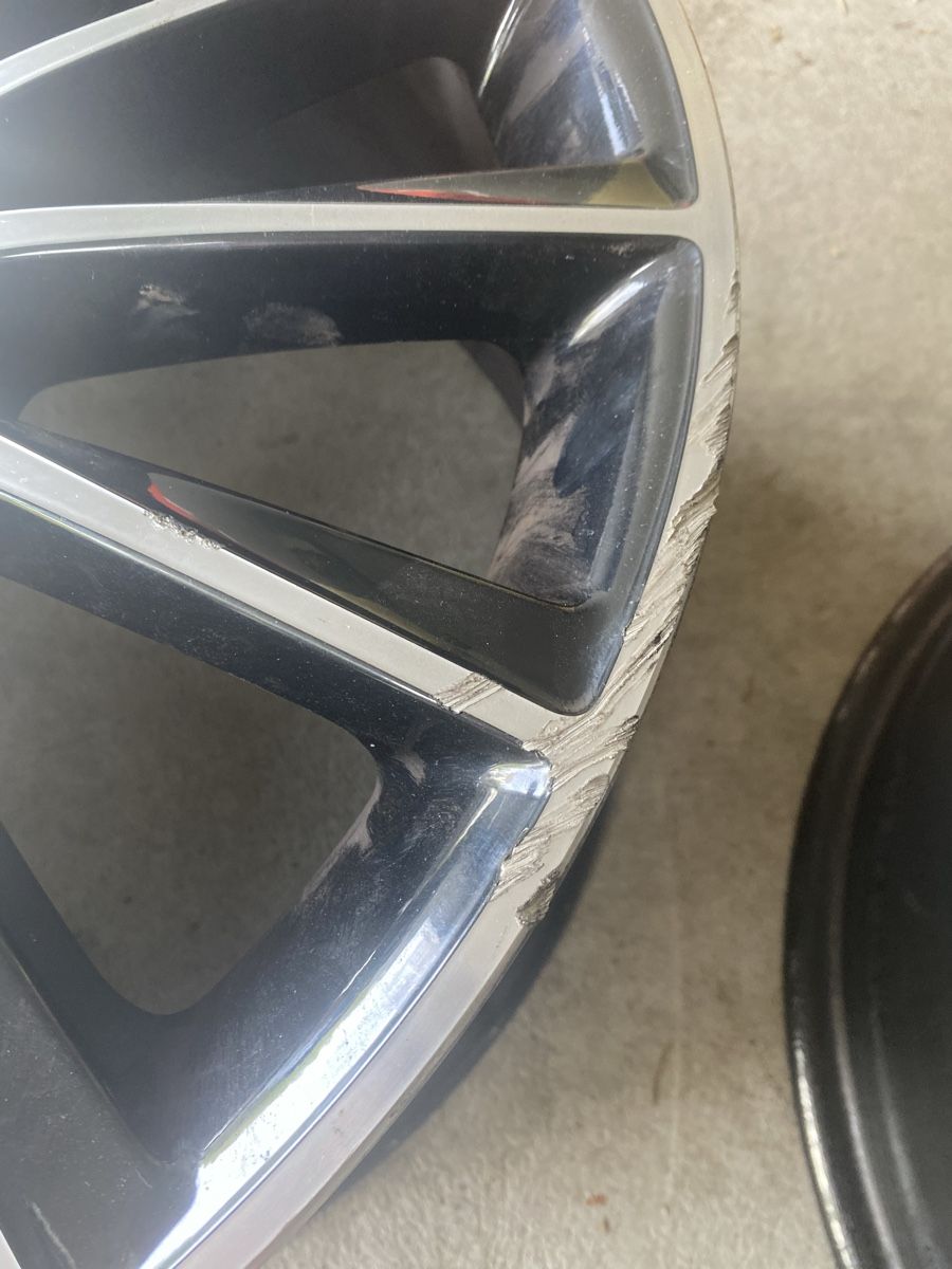 Mercedes-Benz Cerchioni: 2xAMG Felgen – Usato da Kreuzlingen venduto da out_q97h 4