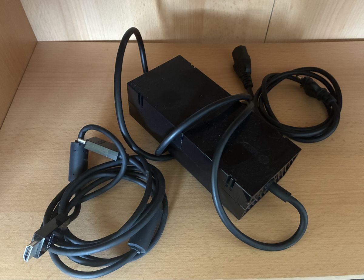 Microsoft Console: XBOX ONE avec 2 manettes  – Usato da Neyruz FR venduto da Shcc17 2