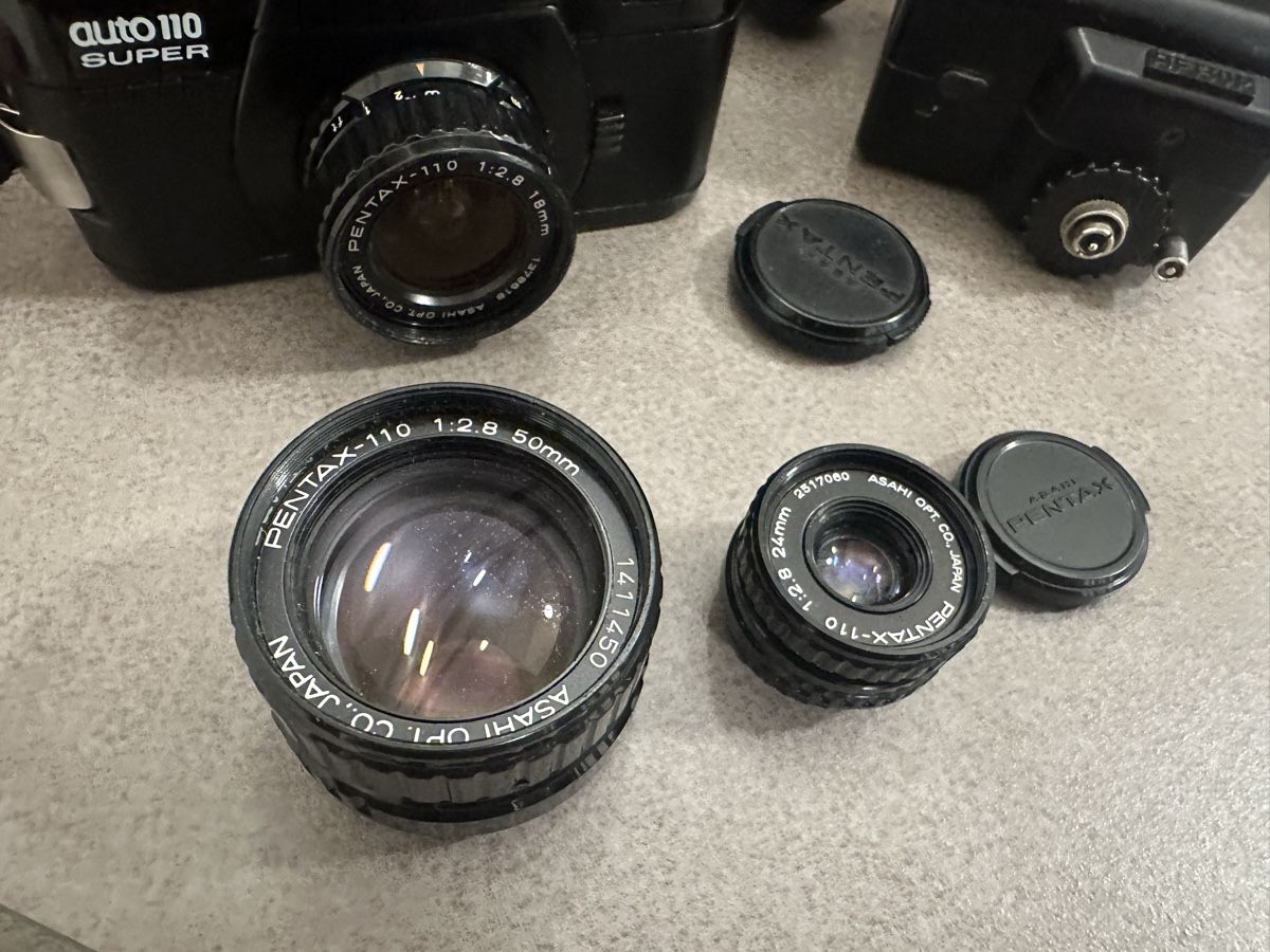 Pentax Fotocamera: Pentax Auto 110 Super Kamera Set mit 3 Linsen und Blitz! – Usato da Ebikon venduto da Gaenggeliwaar 2