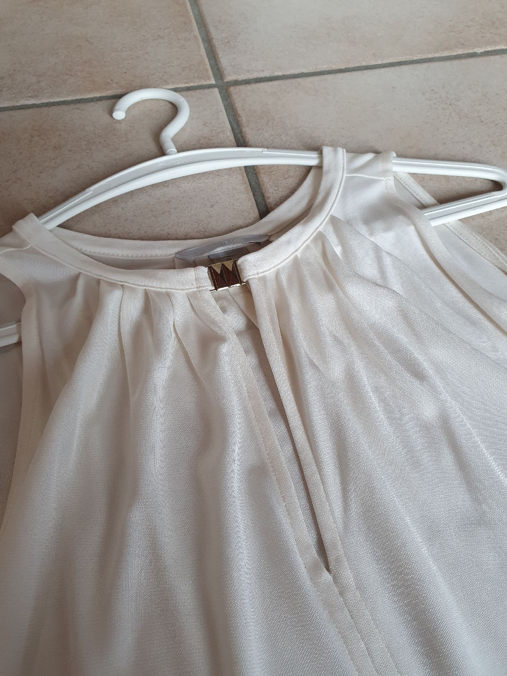 H&M Blusen: Wunderschöne, weisse Bluse (H&M) Grösse S – Gebraucht aus Unterlunkhofen von SophieS. 2