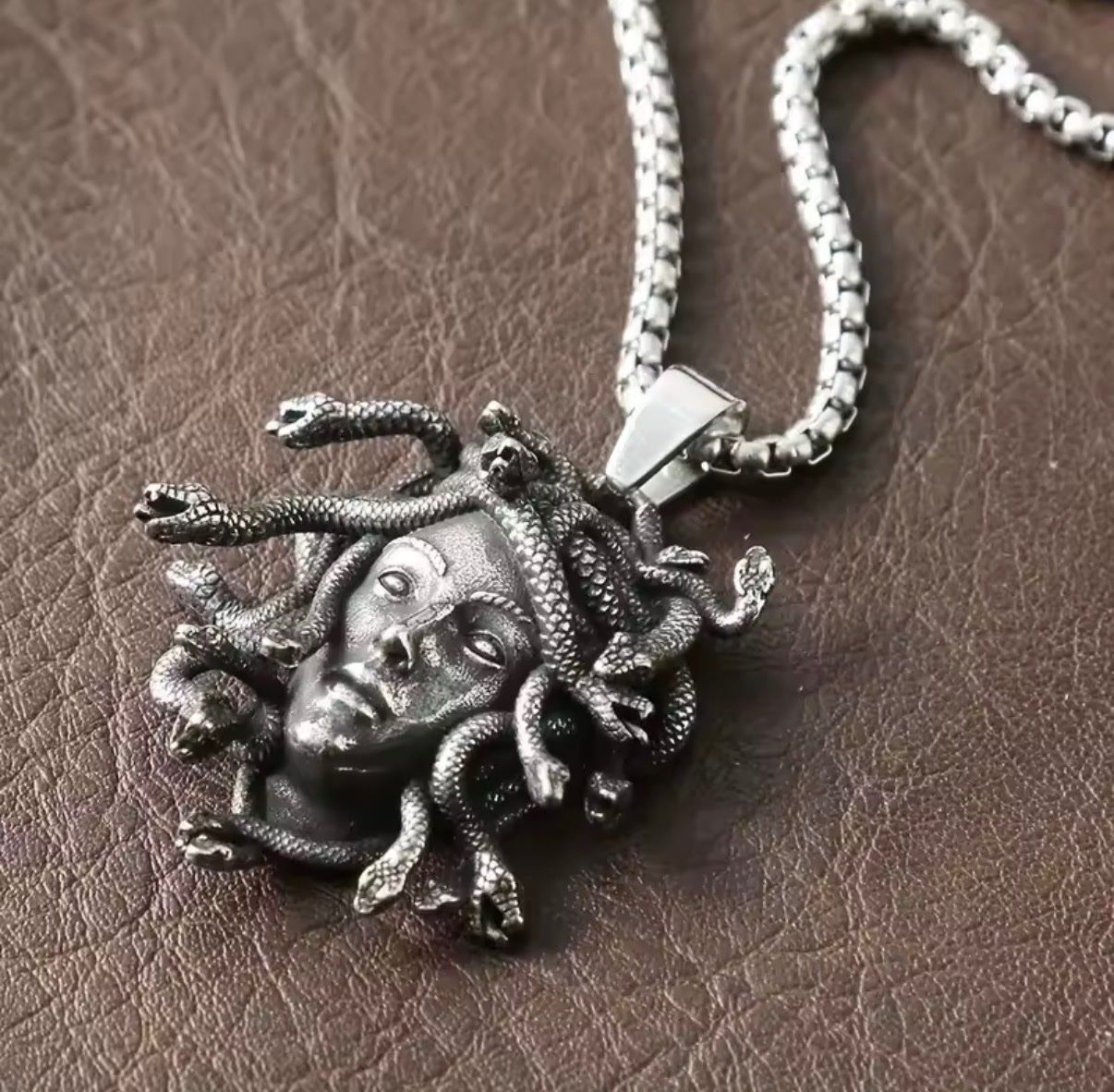 Ciondoli: Medusa Anhänger, Antik-Stil – Nuovo (secondo la descrizione) da Gams venduto da Mariawicca 2