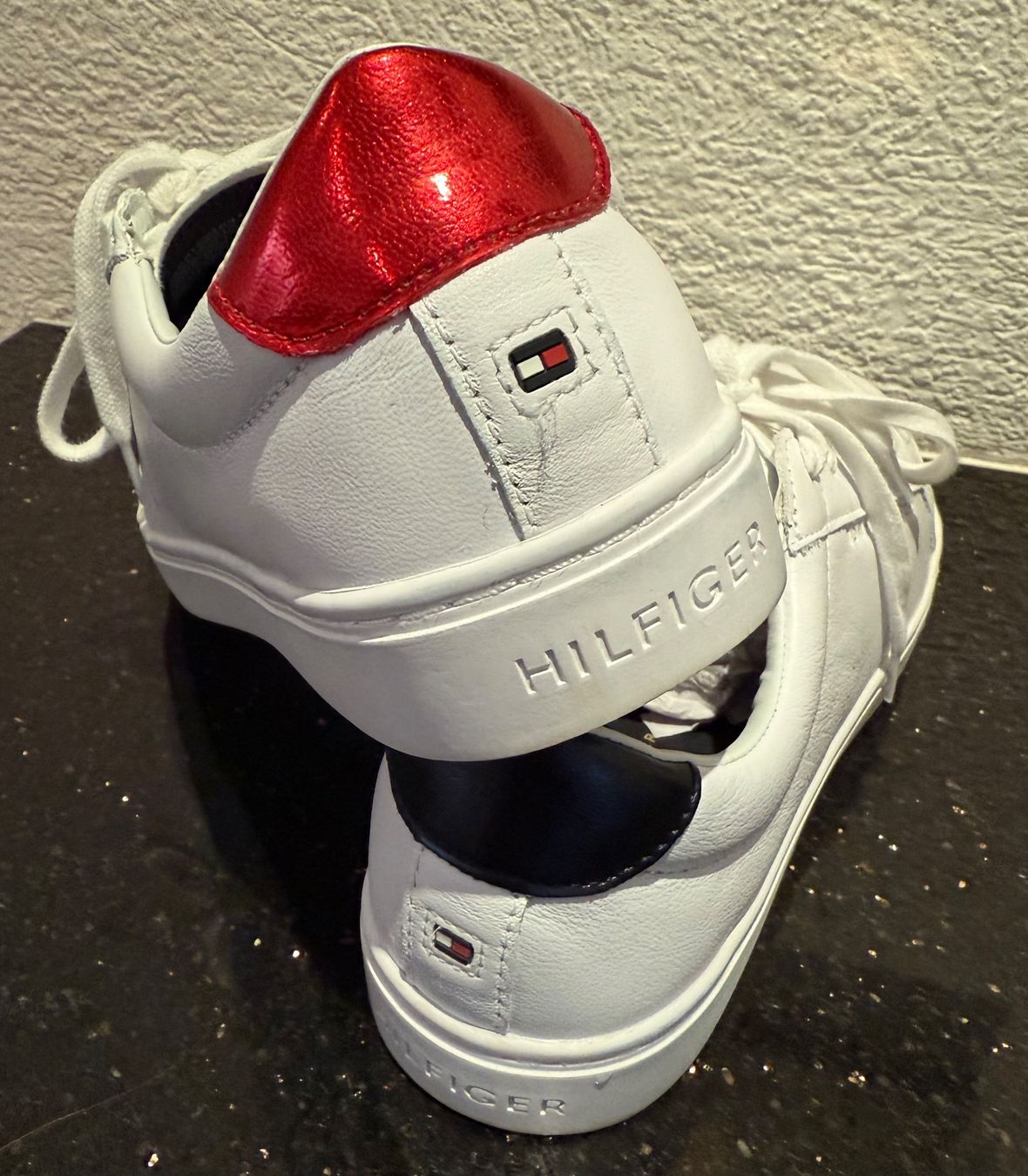 Tommy Hilfiger Scarpe da donna: Tommy Hilfiger, Essential, Sneaker low, Grösse 40 – Nuovo (secondo la descrizione) da Niederweningen venduto da baghirac 1