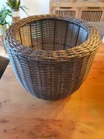 Pflanzkorb/Blumentopf aus Kunststoffgeflecht gebraucht
