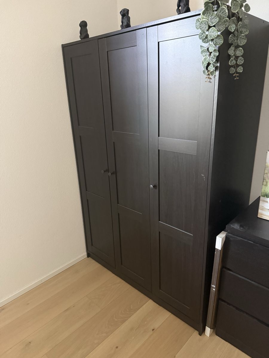 Ikea Armadi: Ikea Kleiderschrank – Usato da Goldach venduto da Swiizzy27
