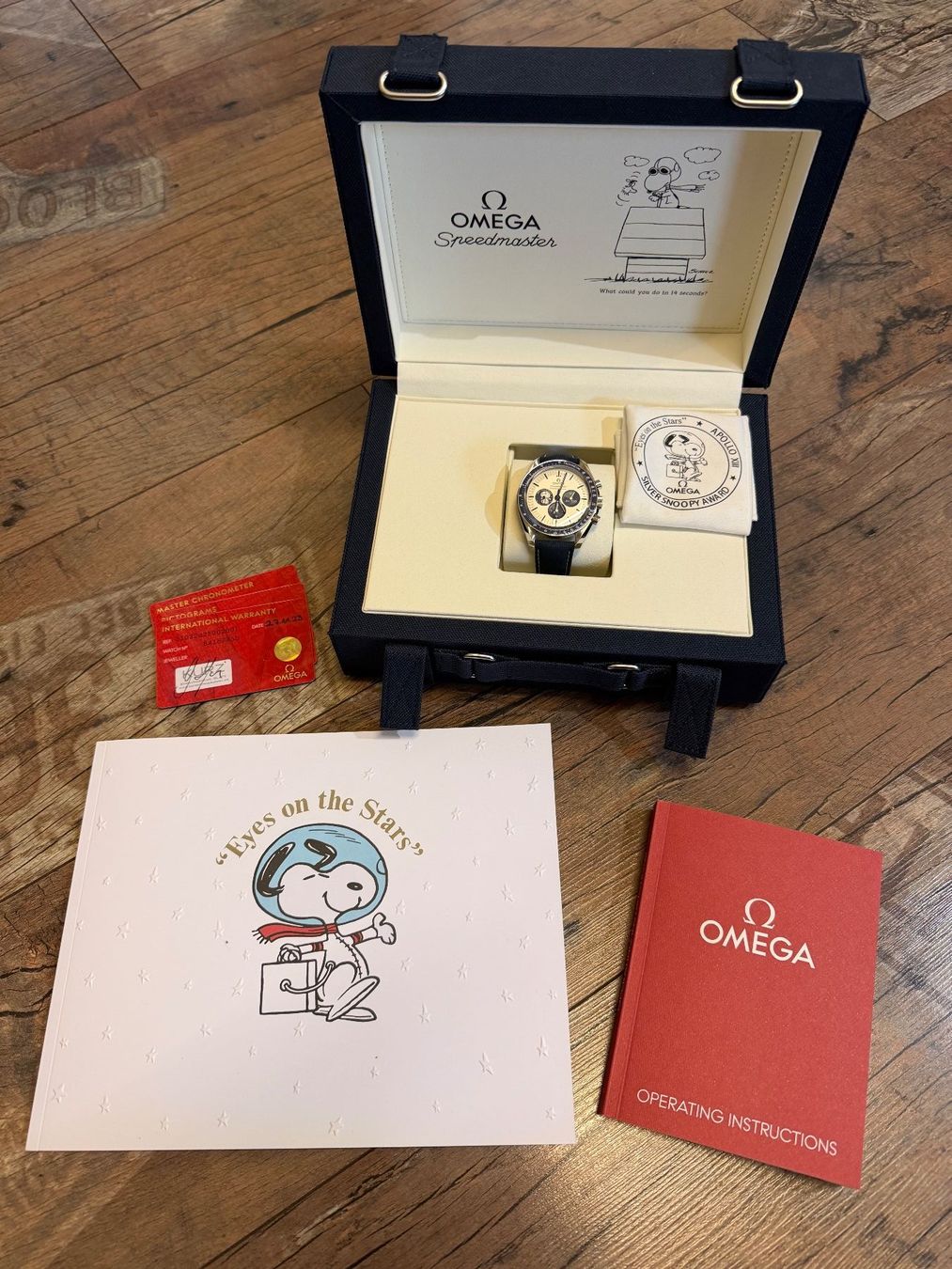 Omega Orologi: Omega Speedmaster Professional Moonwatch Silver Snoopy Award – Nuovo (secondo la descrizione) da Lyssach venduto da 991.1 3