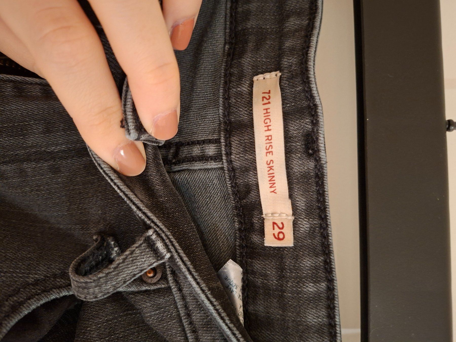Levi's Jeans: Dunkelgraue Highwaist Levi's Jeans – Usato da Meggen venduto da mar_yzb2 1