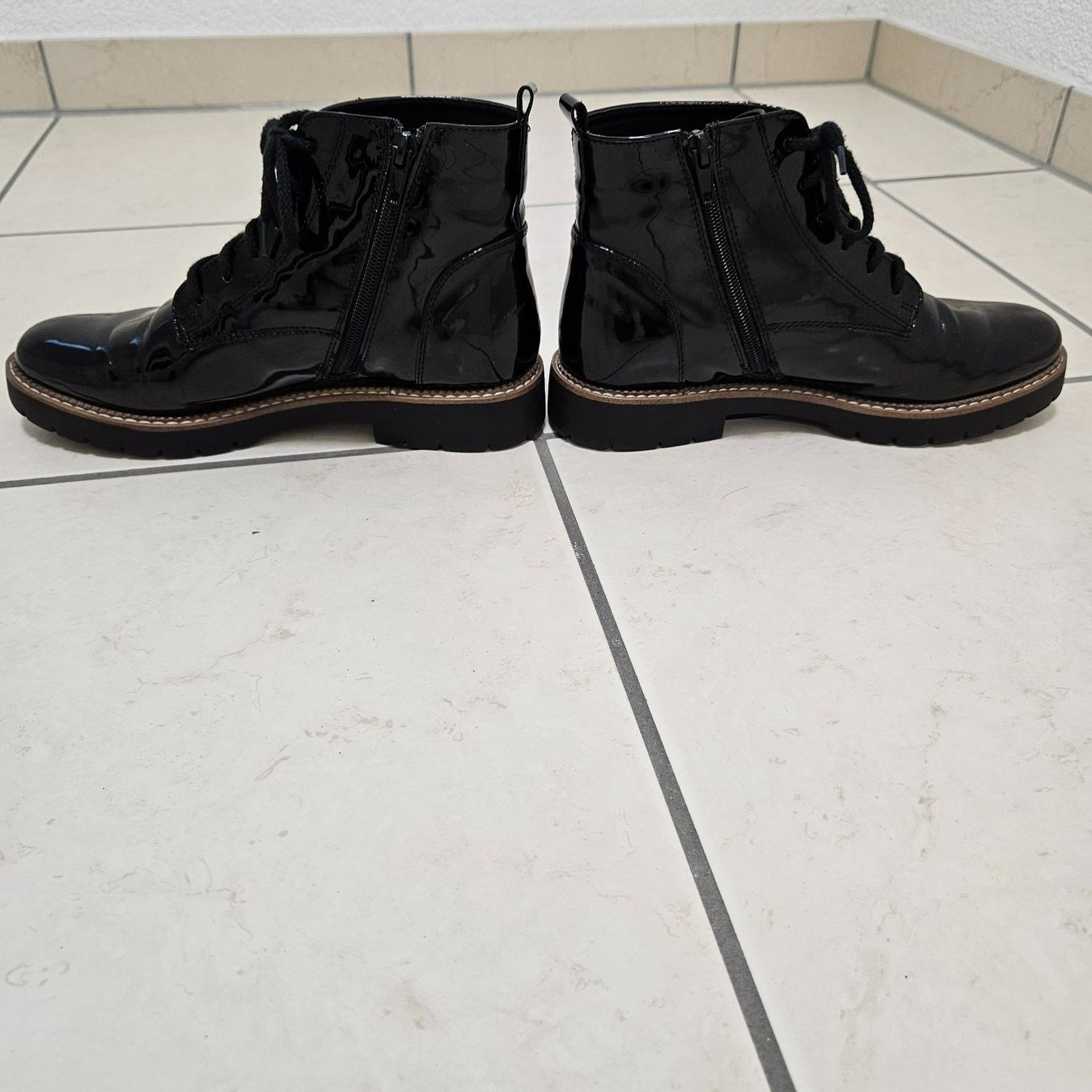 Ochsner Shoes Scarpe da donna: Boots in schwarzem Lack, Grösse 37 – Usato da Biel-Benken BL venduto da roxanne03 2