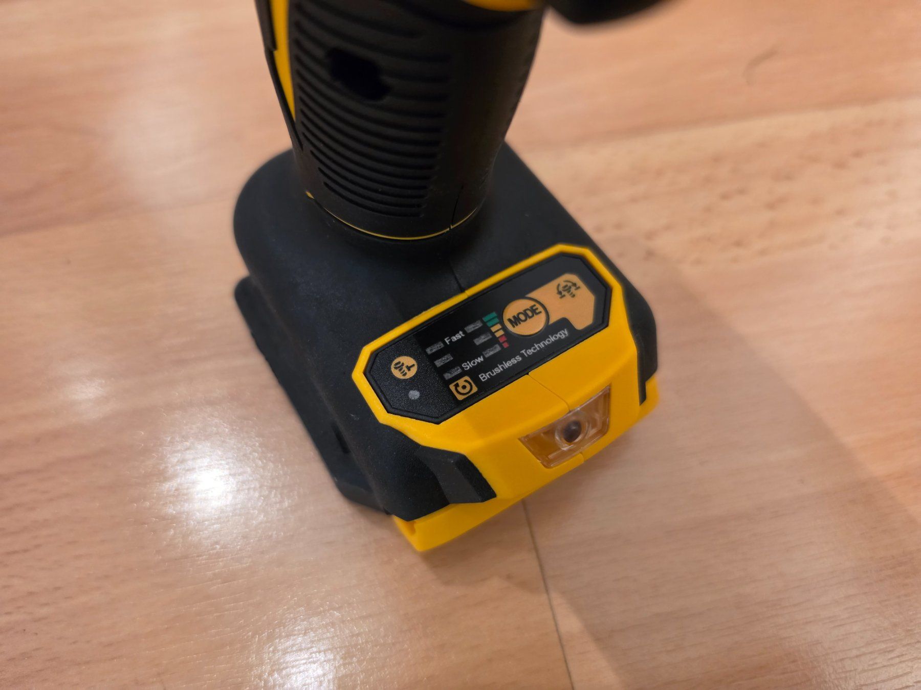 Dewalt Trapani: Dewalt DCF892 Akku-Schlagschrauber – Usato da Buchrain venduto da Sssschaller 3