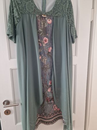 Sommerliches Kleid mit floralem Print und Spitze Gr. 42/44