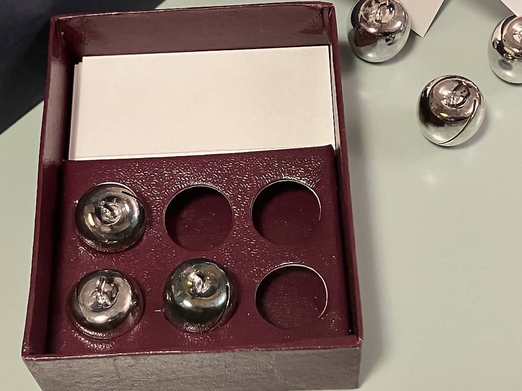 Supporti a parete: 6 Tischkarten-Halter, Stahl – Nuovo e nell'imballaggio originale da St. Gallen venduto da jbr_q7tx 3