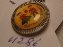 1 Österreich Trachtenpaar Pin (U286)