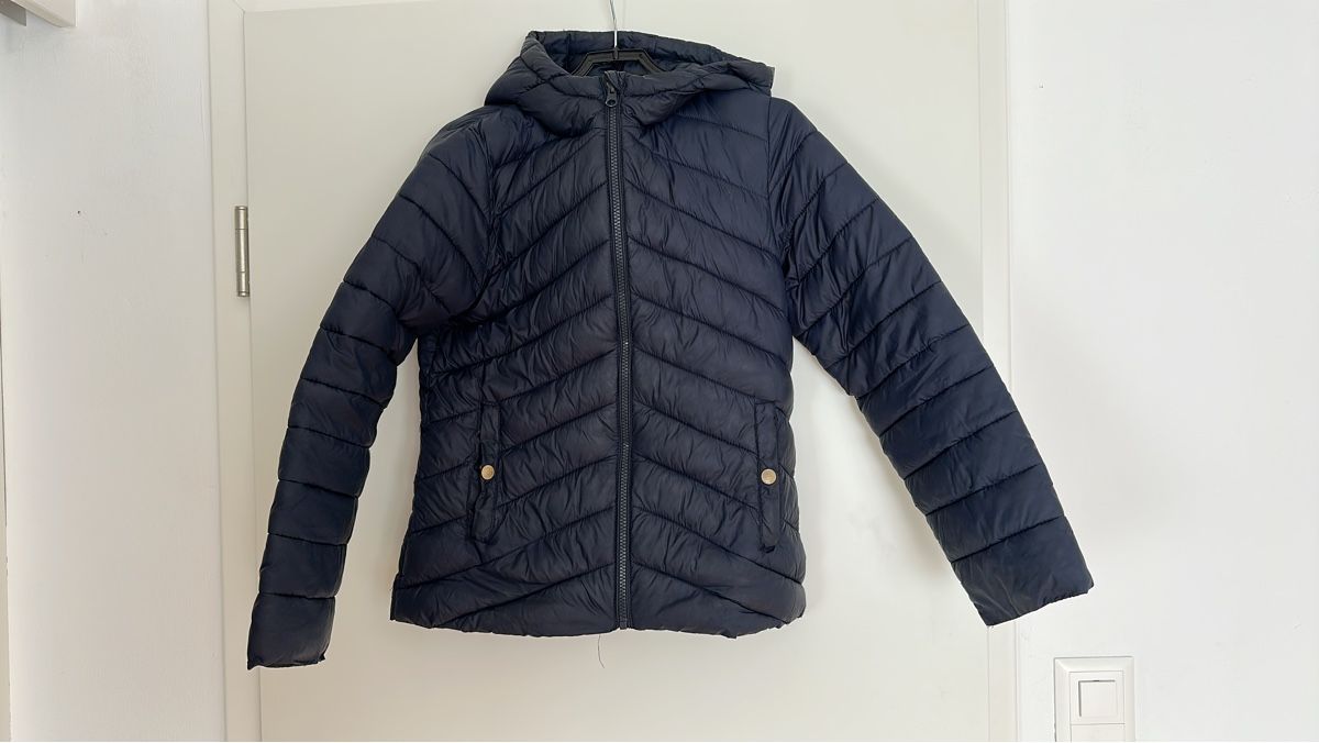 Mango Giacche & Cappotti: Dunkelblaue Übergangsjacke mit Kapuze, Grösse 152 – Usato da Seon venduto da Melanie82