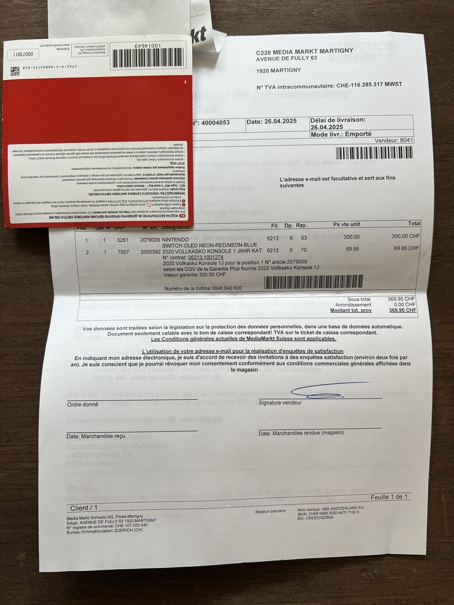 Nintendo Console: Console Nintendo Switch OLED bleu rouge avec emballage – Nuovo (secondo la descrizione) da Charmey (Gruyère) venduto da ya_12 3